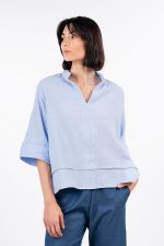 Φαρδιά πουκαμίσα από γαλάζια γάζα