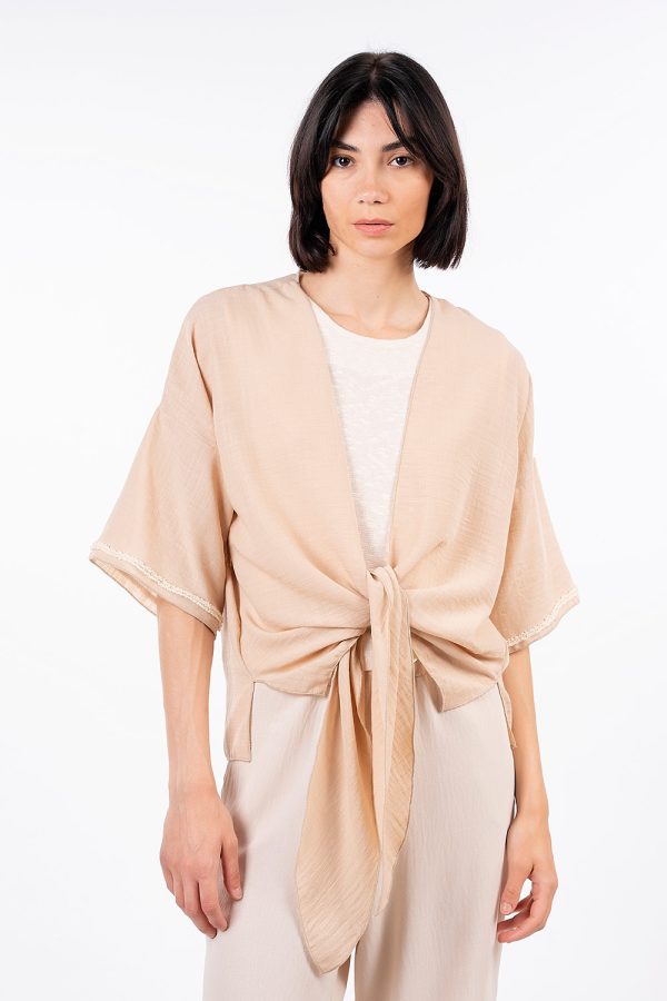 Μπεζ κιμονό με μοτίφ στην πλάτη