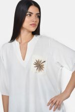 Ασύμμετρη εκρού μπλούζα με κέντημα - Image 2