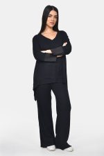 Μαύρο ριμπ σετ από ασύμμετρη μπλούζα και ίσιο παντελόνι