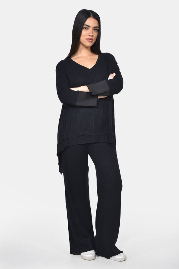 Μαύρο ριμπ σετ από ασύμμετρη μπλούζα και ίσιο παντελόνι