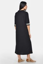 Μαύρο ζέρσευ φόρεμα με ριγέ τρέσες - Image 3