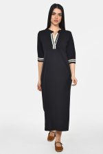 Μαύρο ζέρσευ φόρεμα με ριγέ τρέσες